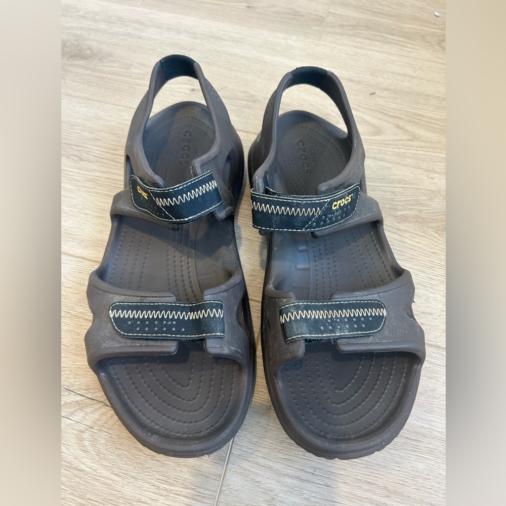 Black Men’s Strap Rubber Hiking Iconic Crocs Comfort Sandals Size 12 - Picture 2 of 11